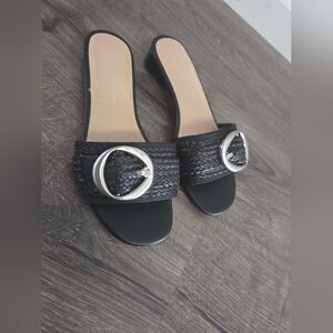 Womens Adrienne Vittadini black sandals size 6